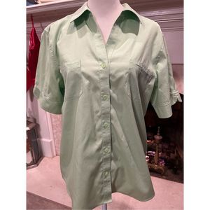 Chico’s no iron top size large.